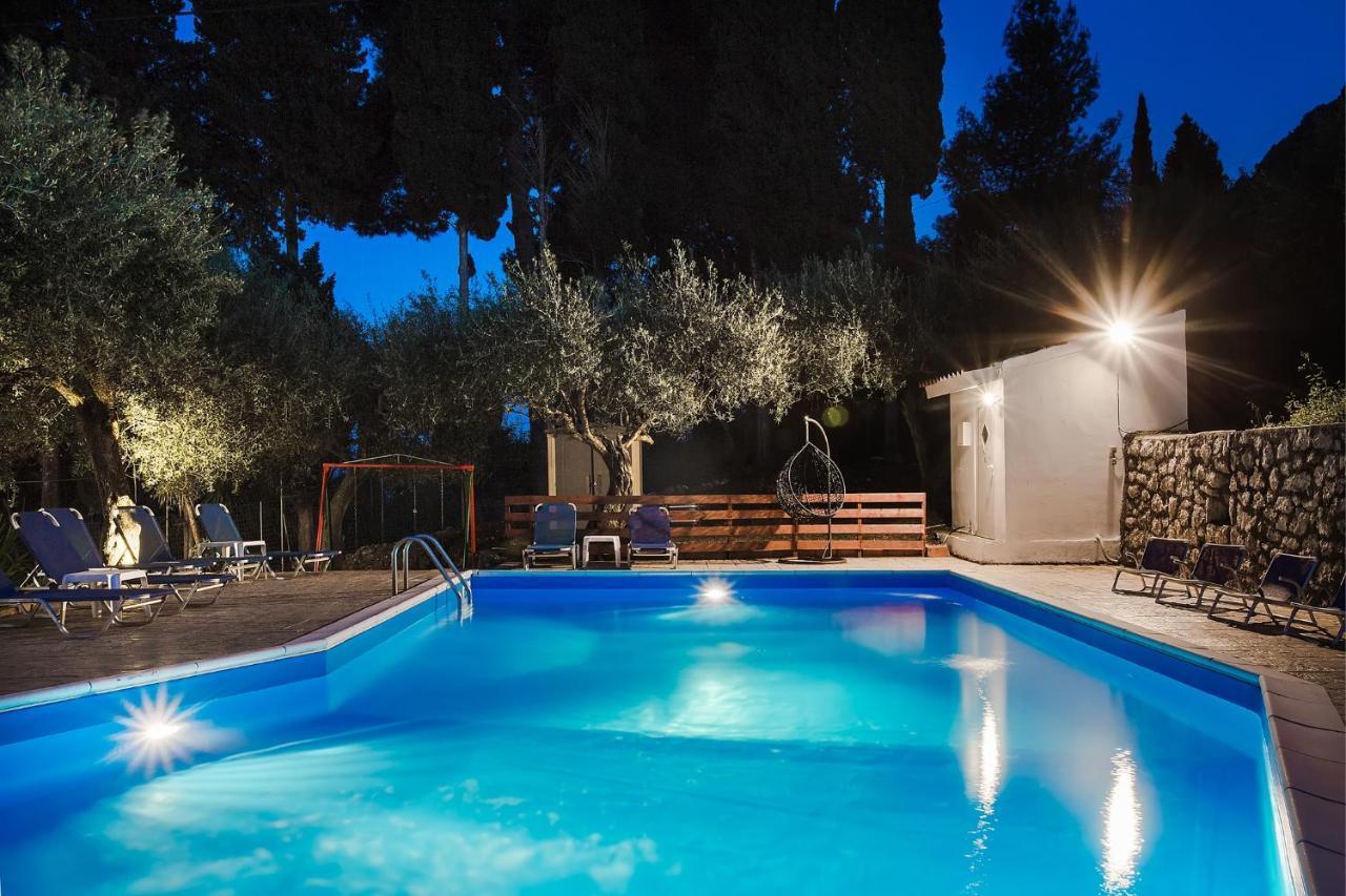 Olive Grove Poolside Apartments Benitses  Extérieur photo