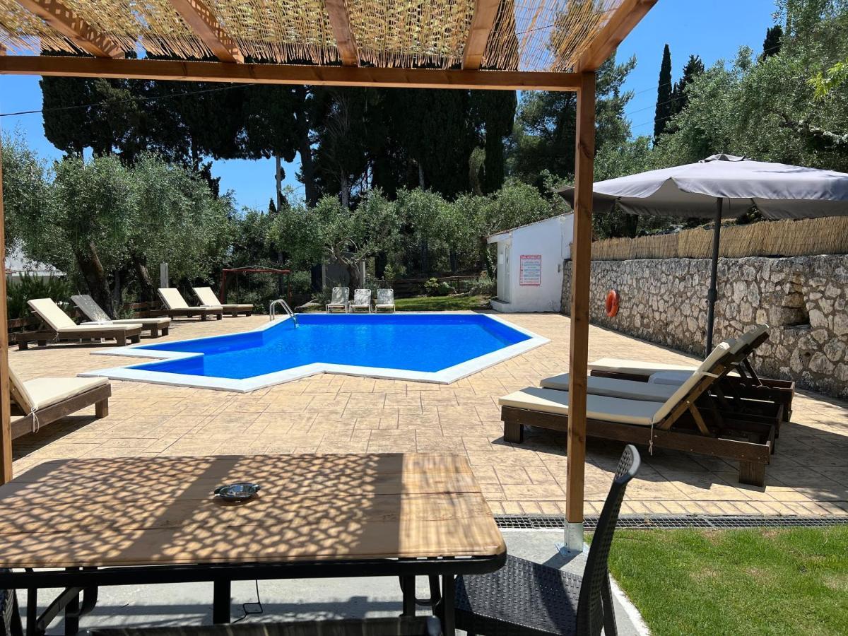 Olive Grove Poolside Apartments Benitses  Extérieur photo
