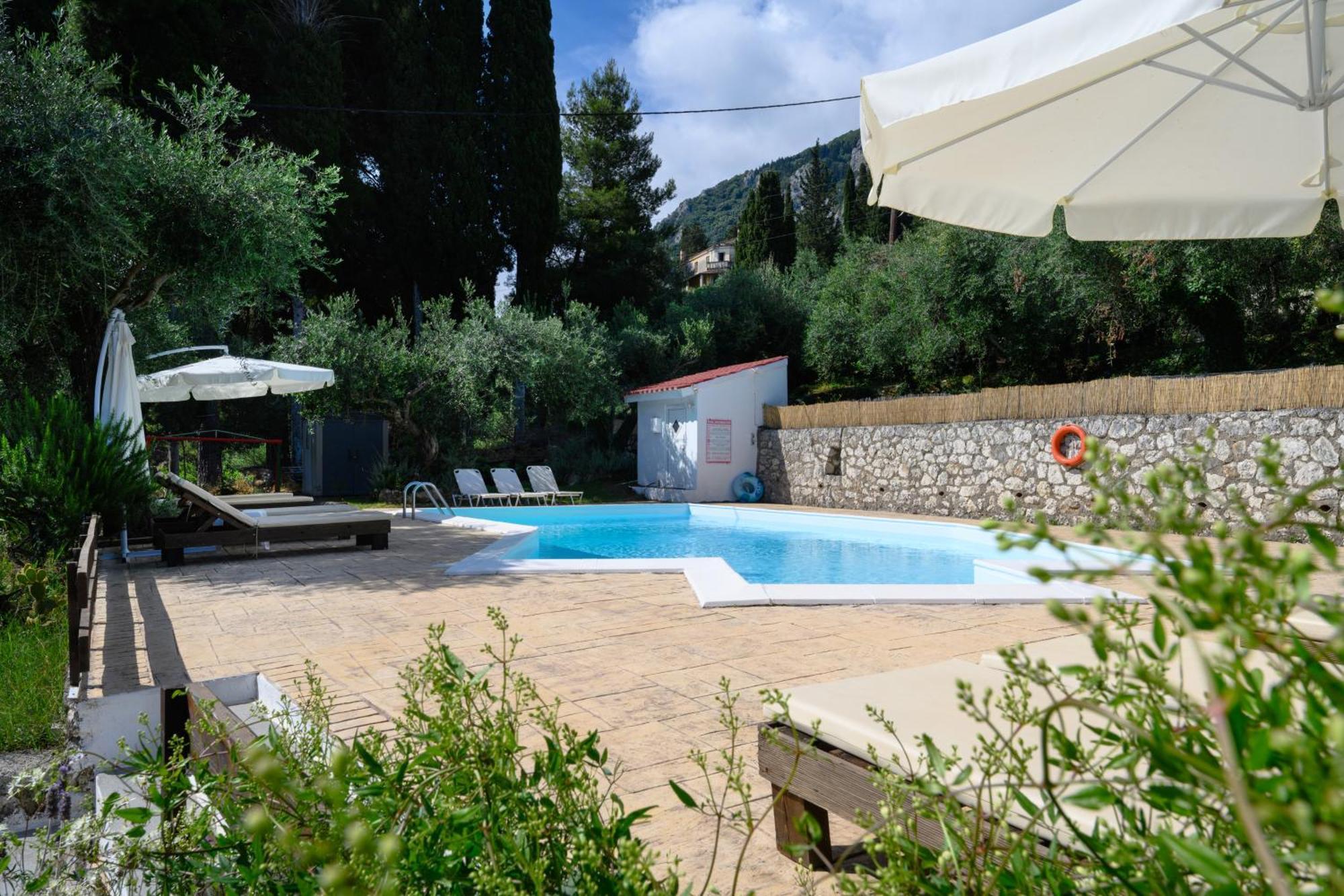 Olive Grove Poolside Apartments Benitses  Extérieur photo