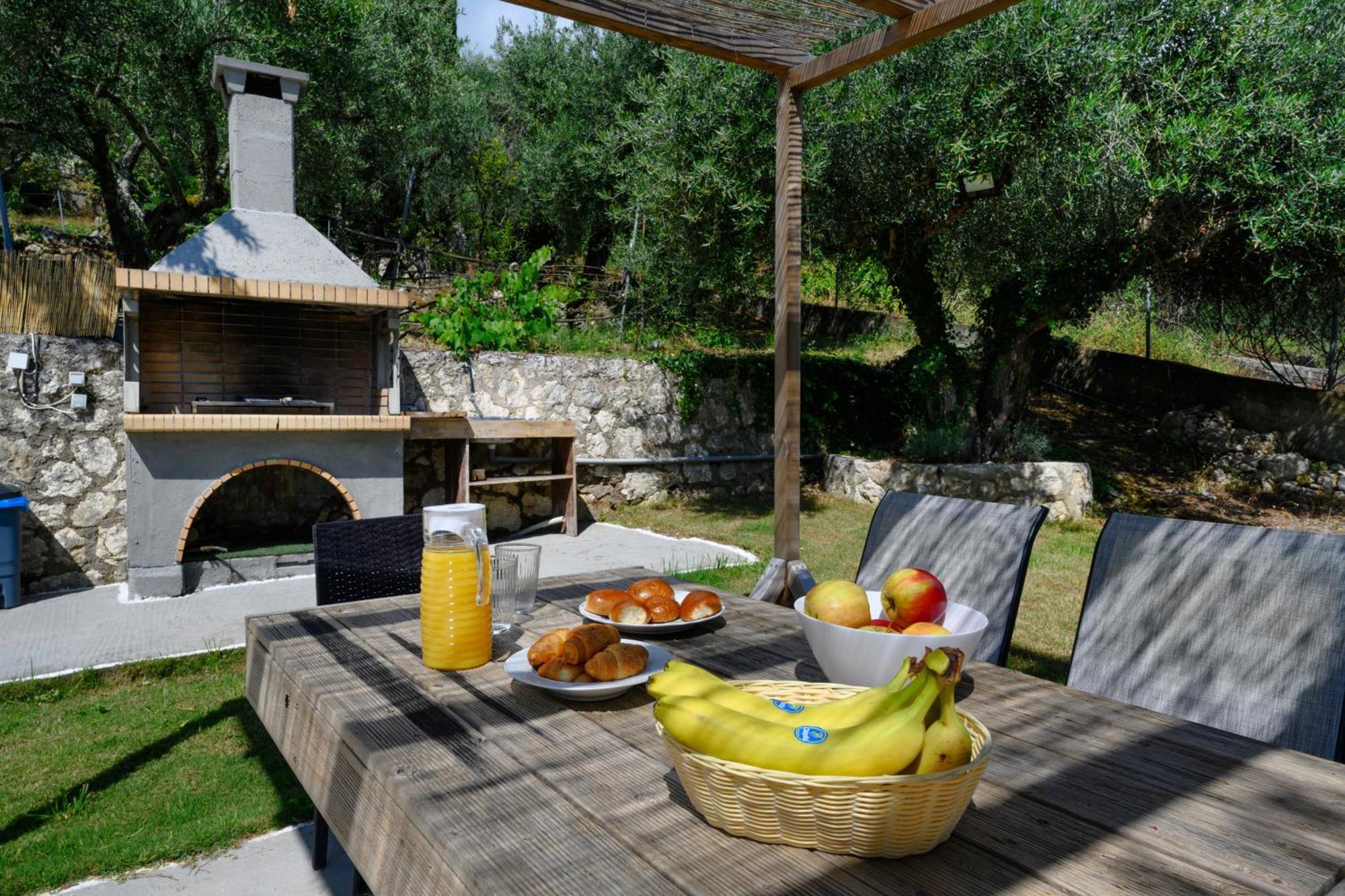 Olive Grove Poolside Apartments Benitses  Extérieur photo